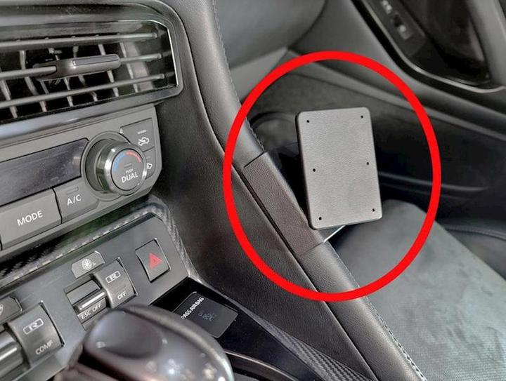 Brodit 855742 Car mount Nissan GTR 17-
