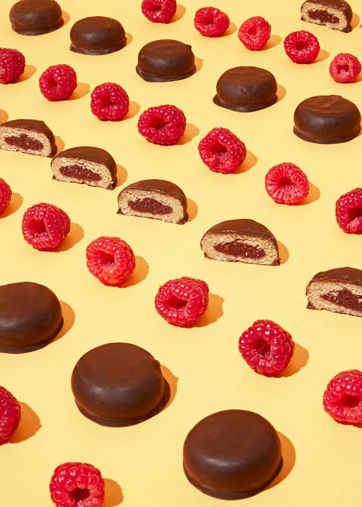 Actual product image KoRo Organic oat biscuit with raspberry filling and dark chocolate coating (480 g)