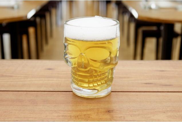 Immagine prodotto Winkee Bicchiere da birra con teschio (0.40 l, 1 x)