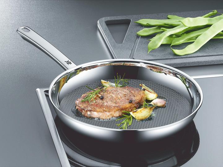 Produktbild WMF Professional Resist (28 cm, Bratpfanne, Aluminium, Edelstahl)