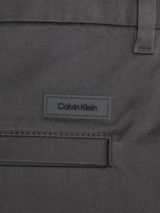 Image du produit Calvin Klein Chino slim en satin extensible (W33/L32)