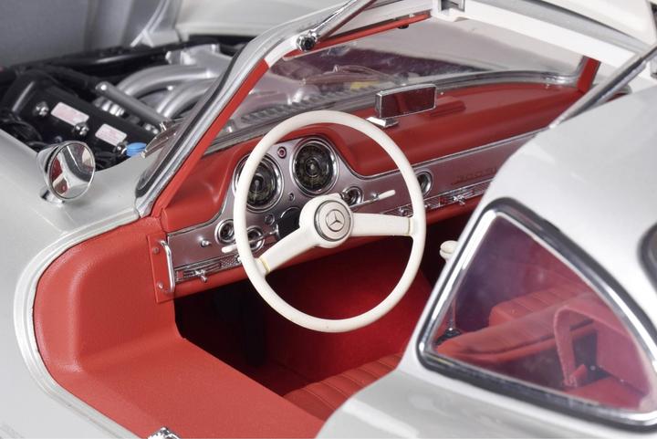 Image du produit 1:8 IXO Mercedes 300 SL Argent