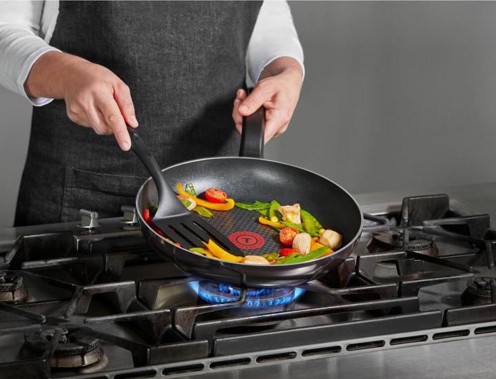 Actual product image Tefal Resist (24 cm, Frying pan, Aluminium)