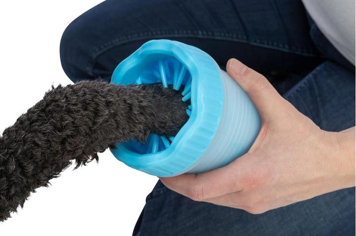 Actual product image Trixie Paw Cleaner, M-L, Silicone/PP, Blue (Dog)