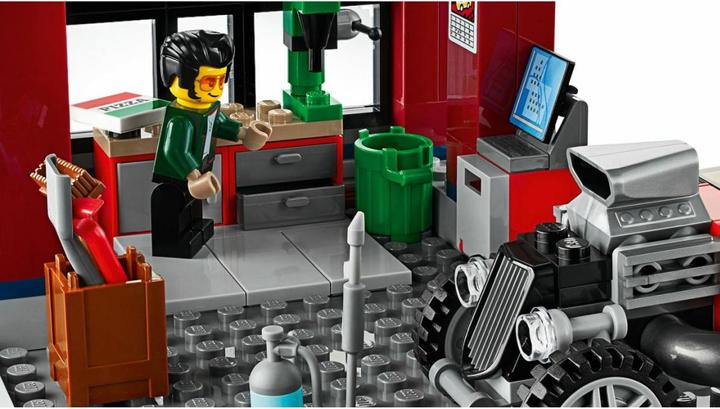 Actual product image LEGO Tuning Workshop (60258, LEGO City)
