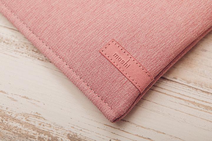Actual product image Moshi CASE Pluma MacBook Pro 14 "(2021) carnation pink (14", Apple)