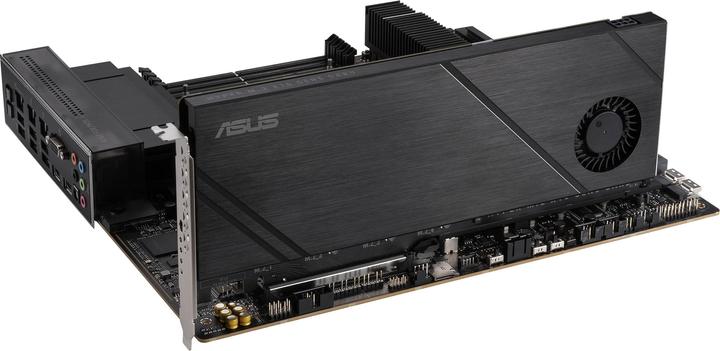 Actual product image ASUS HYPER M.2 X16 GEN 5 CARD
