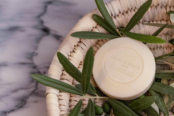 Produktbild Cereria Molla Cereria MollÃ¡ - Perfumed solid soap Black Orchid & Lily (Scented Bar Soap) 100 g (Handseife Nachfüllpackung)