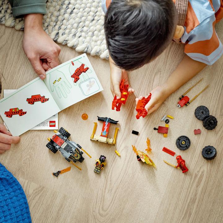 Actual product image LEGO 71789 Chase with Kai's speedster and Ras' motorbike (71789, LEGO Ninjago)