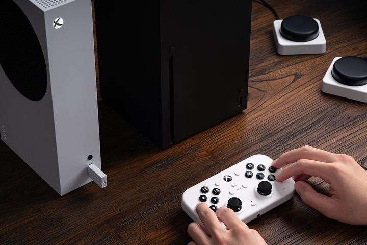 Actual product image 8bitdo Lite SE 2.4G Wireless (Xbox Series S, Windows, Xbox One S, Xbox One X, Xbox Series X)