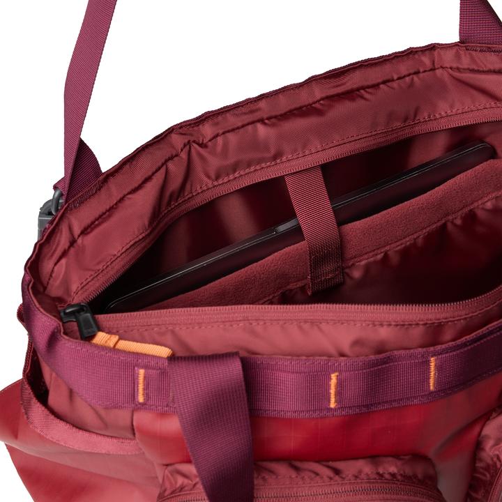 Actual product image North Face Base Camp Voyager Tote (25 l)