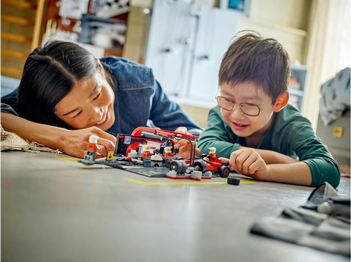 Immagine prodotto LEGO F1 Boxenstopp mit Boxencrew und Ferrari Flitzer (60443, LEGO City)