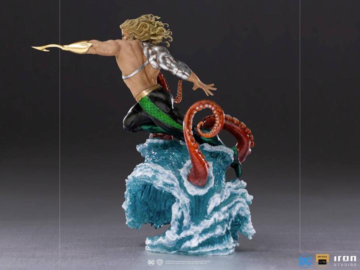 Actual product image Iron Studios DC Comics statuette 1/10 Deluxe Art Scale Aquaman 26 cm