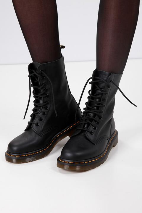 Actual product image Dr. Martens 1490 Virginia (36)