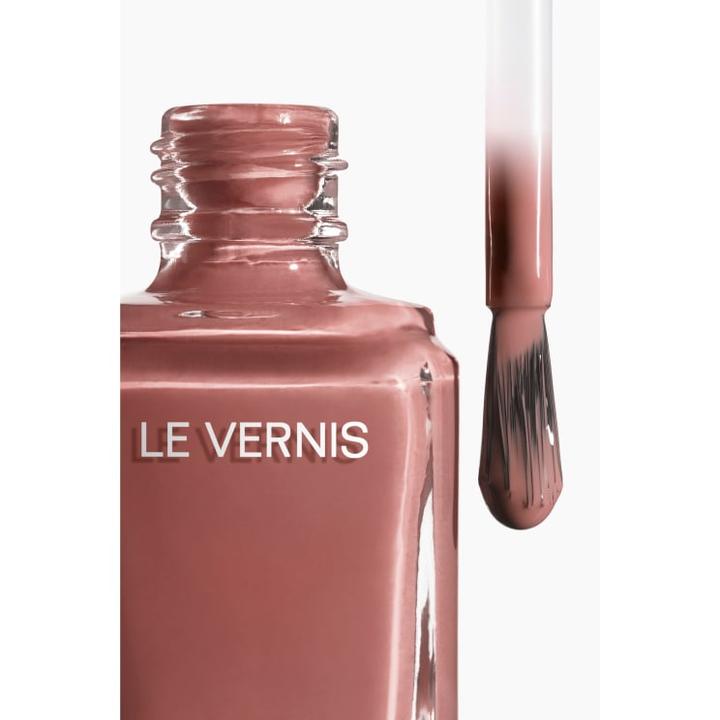 Actual product image Chanel Le Vernis 117 Passe M. (117 Passe-Muraille, Colour paint)