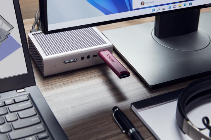 Actual product image Kingston DataTraveler Max (1000 GB, USB-A, USB 3.2)