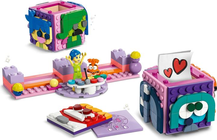 Actual product image LEGO Everything is upside down 2 mood cubes (43248, LEGO Disney)