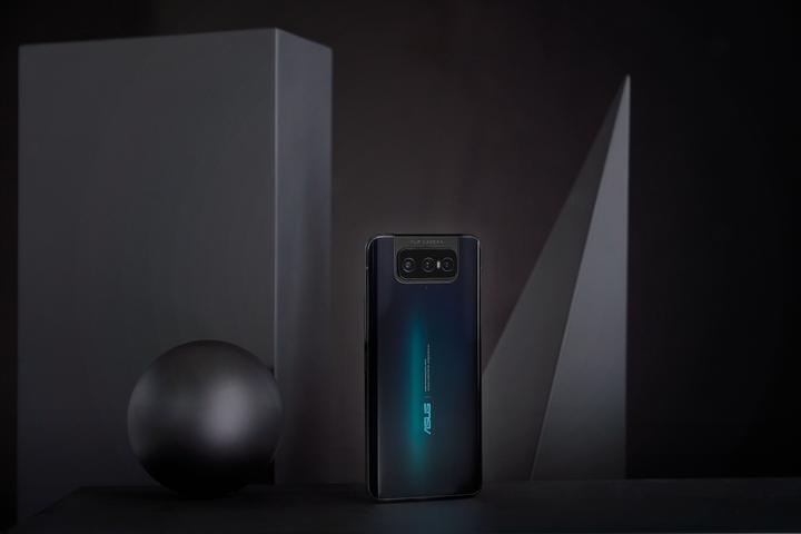 Immagine prodotto ASUS Zenfone 7 Pro (256 GB, Aurora Black, 6.67", Doppia SIM, 64 Mpx, 5G)