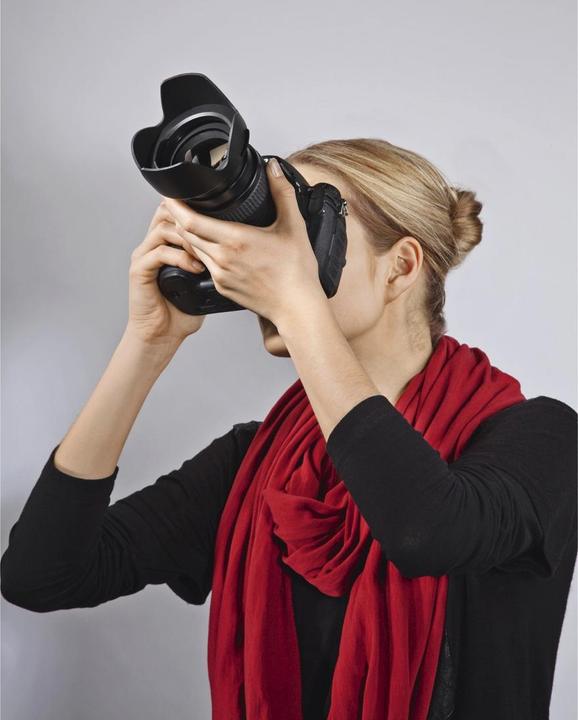 Actual product image Hama Lens hood with cover
