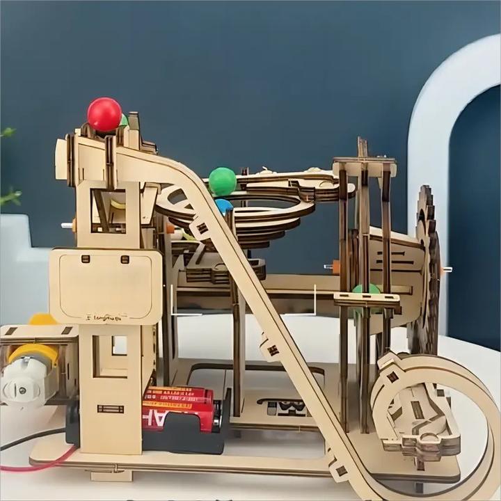 Image du produit The Toy Company 3D Holz Kugelbahn, Murmelbahn Puzzle aus Holz, batteriebetrieben