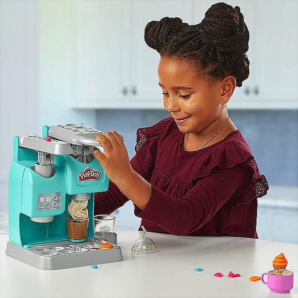 Productafbeelding Play-Doh Kitchen Creations Kneedplezier Café, Café speelset met 20 accessoires en 8 blikken
