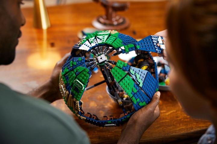 Actual product image LEGO Globe (21332, LEGO Ideas, LEGO Rare Sets)