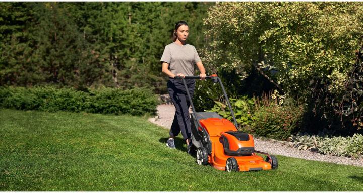 Immagine prodotto Husqvarna LC 247i (Batteria ricaricabile)