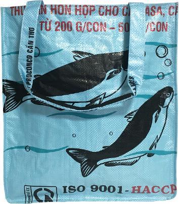 Produktbild Bekos Upcycling - Grosser Shopper aus recycelten Fischfuttersäcke hellblau