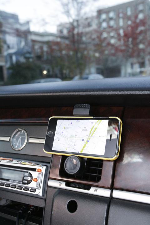 Immagine prodotto Kikkerland Phone Holder Air Vent