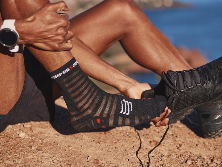 Actual product image Compressport Pro Racing Socks v4.0 Ultralight Run High (42 - 44)