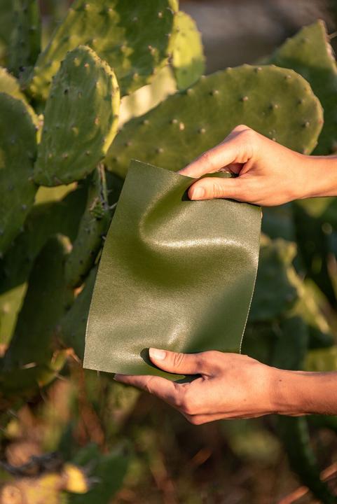 Image du produit Nopaal First Pochette mini sac à main en véritable cuir de cactus et 2 lanières intégrées (Samsung Galaxy S4)
