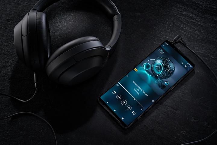 Actual product image Sony Xperia 1 IV (256 GB, Black, 6.50", SIM + eSIM, 12 Mpx, 5G)