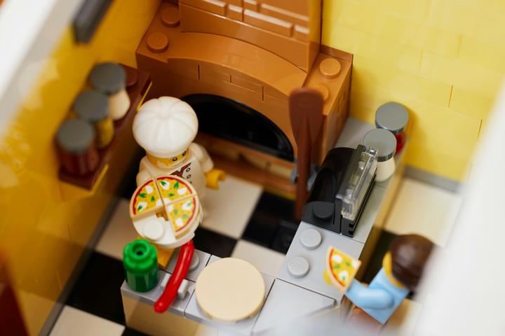Actual product image LEGO Icons - Jazz Club (10312, LEGO Rare Sets)