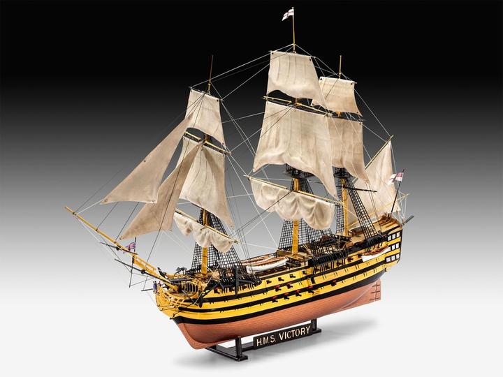Actual product image Revell Battle of Trafalgar Gift Set