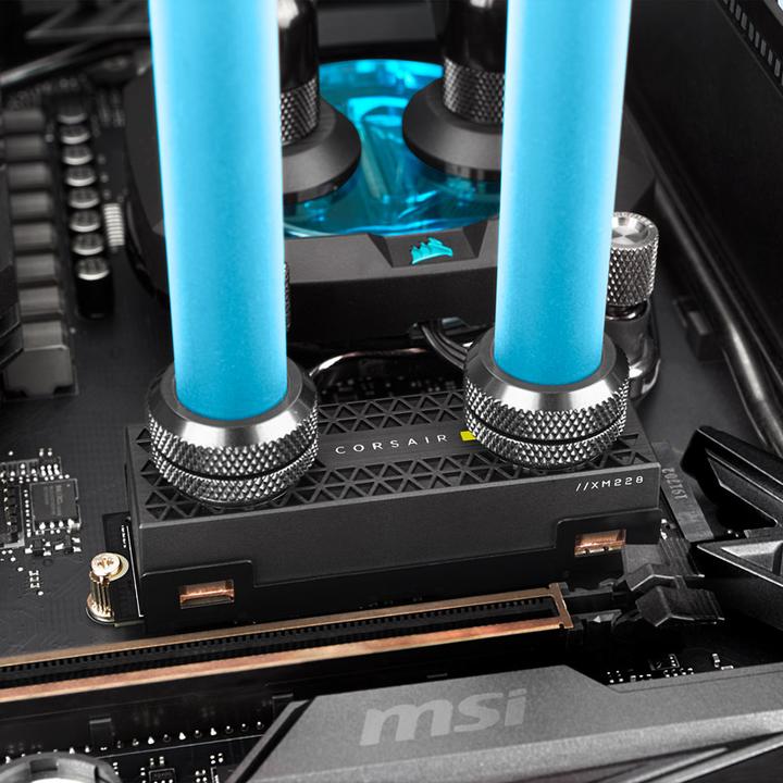 Actual product image Corsair MP600 Pro XT Hydro X Edition (4000 GB, M.2 2280)