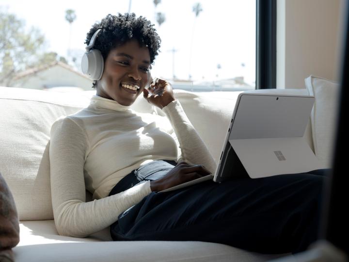 Produktbild Microsoft Surface Pro 8 LTE for business (13", Intel Core i5-1145G7, 8 GB, 256 GB, Ohne Tastaturlayout)