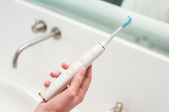 Actual product image Philips HX9901/63 Sonicare Diamondclean Smart 9100 Electric Sonic Toothbrush, App, Rose Gold (Sonic toothbrush)