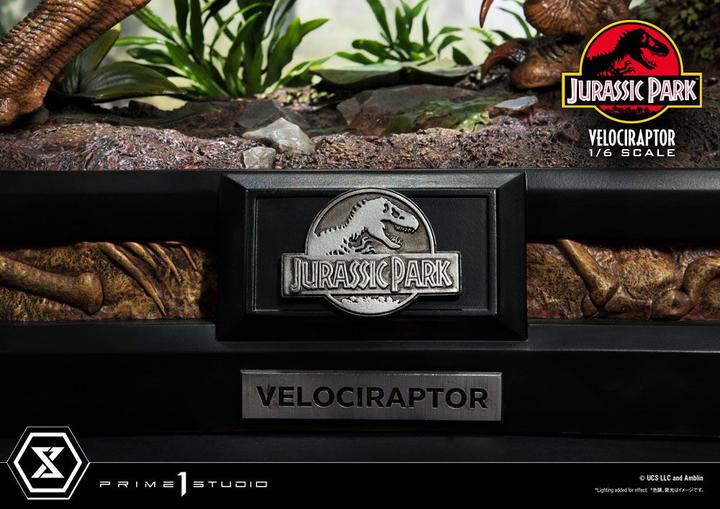 Actual product image Prime 1 Studio Jurassic Park Legacy Museum Collection Velociraptor Attack