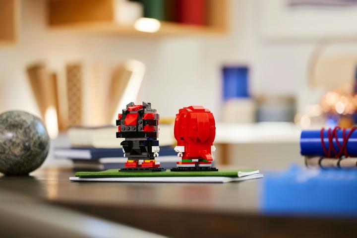Actual product image LEGO BrickHeadz Sonic the Hedgehog Knuckles & Shadow (40672, LEGO Brickheadz)