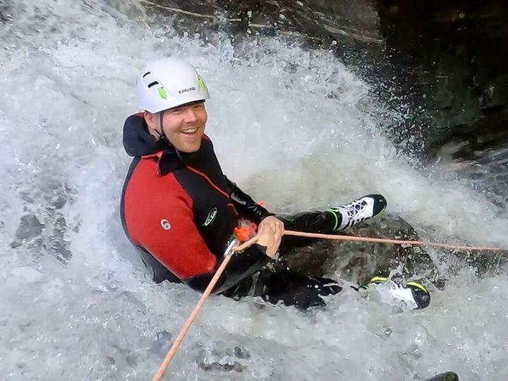 Produktbild Smartbox 4-stündiger Canyoning-Kurs für 2 Anfänger im Kanton Tessin (2 Pers.)