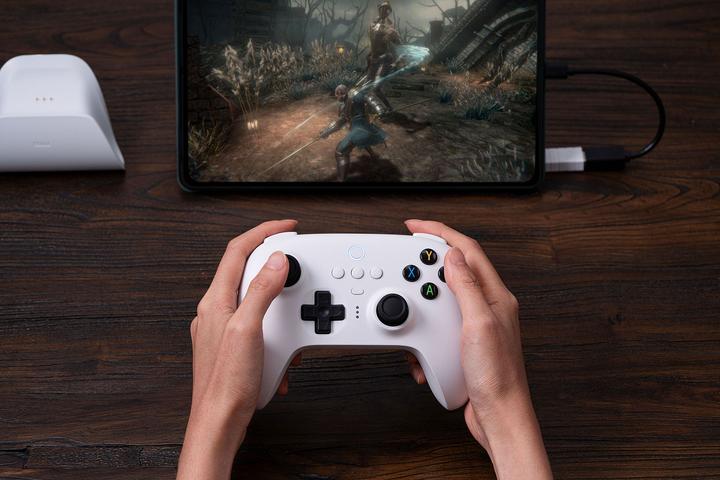 Produktbild 8bitdo Ultimate 2.4G (Android, iOS, PC)