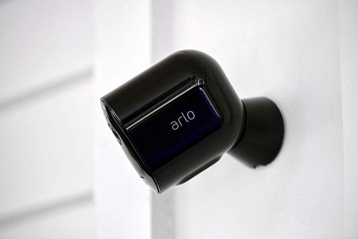 Actual product image Arlo Pro 3 Spotlight, kit 2 cameras black (2560 x 1440 Pixels)