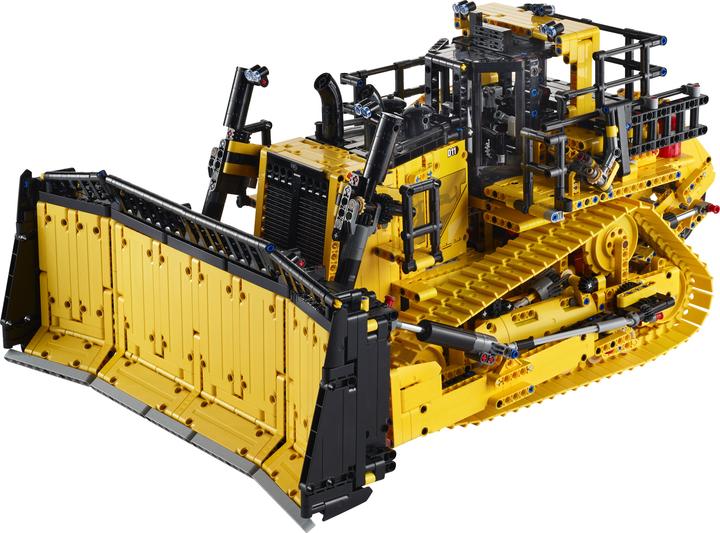 Actual product image LEGO Cat D11 Bulldozer (42131, LEGO Technic)