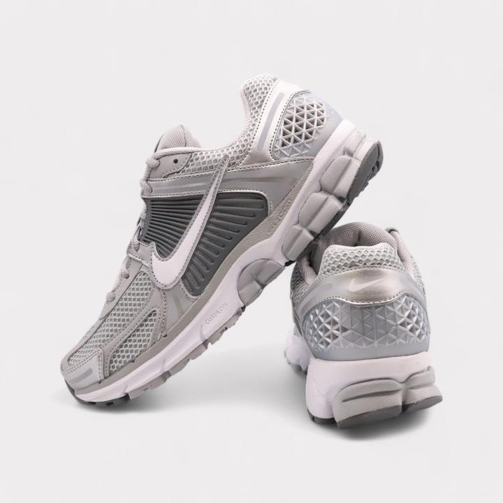 Immagine prodotto Nike Zoom Vomero 5 (36)