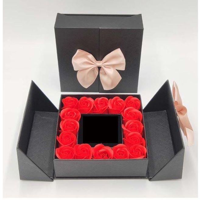 Produktbild MU Style Frame Series Geschenkbox mit Rosen (15.5x15x5.3 cm) (Geschenkbox, 1 x)