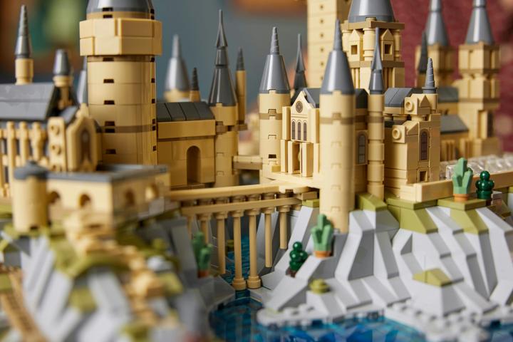 Immagine prodotto LEGO Castello e parco di Hogwarts (76419, LEGO Harry Potter)