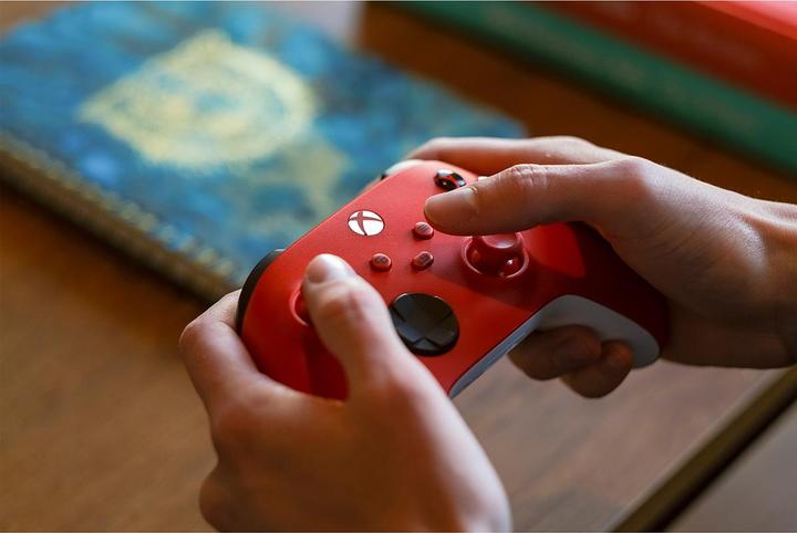 Produktbild Microsoft Xbox Wireless Controller - Pulse Red (PC, Xbox One X, Xbox Series X, Xbox One S, Xbox Series S)