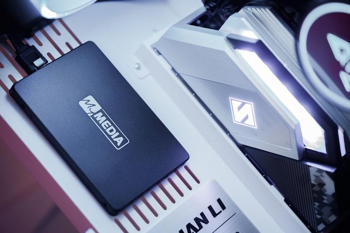 Actual product image Verbatim SSD MYMEDIA, 2.5", SATA-III, 256 GB (256 GB, 2.5")