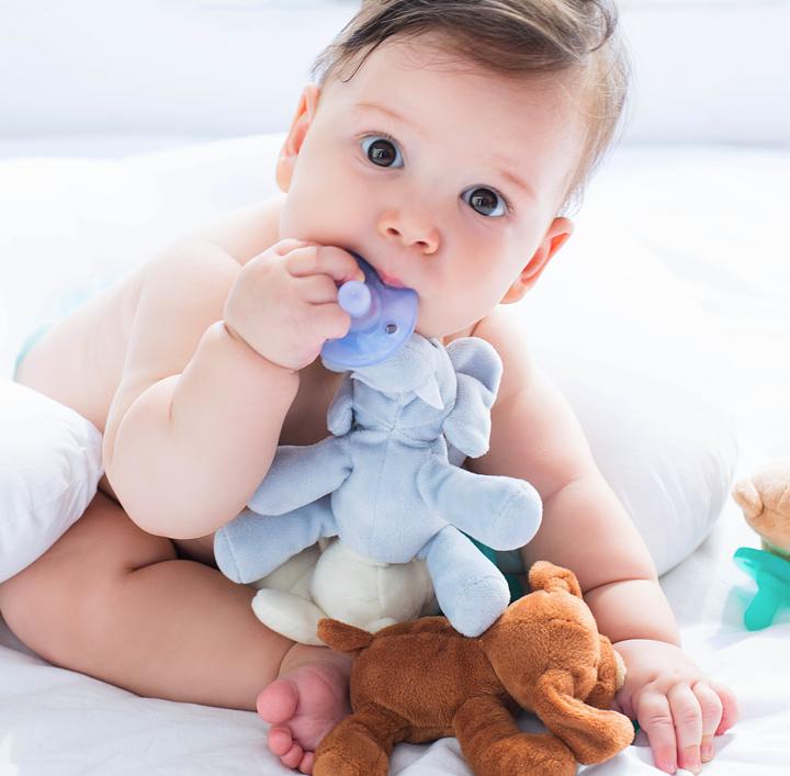 Produktbild Minikoioi SLEEP BUDDY Schlaf Kuscheltier mit Schnuller Braunbär Moi