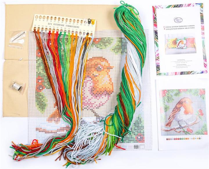 Produktbild Craft Buddy Winter-Rotkehlchen, 43x43cm Kreuzstick-Kissen Set